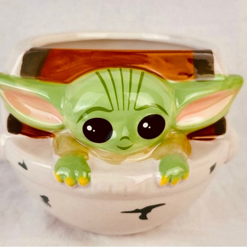 - NWT DISNEY STAR WARS BABY YODA MUG ❗️